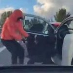 Rapine in strada, la tecnica con cui i criminali costringono gli automobilisti a fermarsi e rischiano il furto