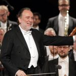 Riccardo Chailly resta direttore musicale della scala fino al 2026, confermato prolungamento contratto