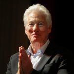 Richard gere stigmatizza trump e lancia un appello per Gaza durante un evento a Milano nel 2025