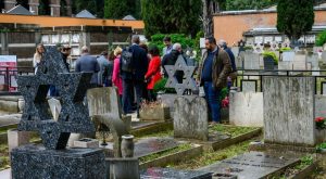 Roma%2C_tombe_della_comunit%C3%A0_ebr