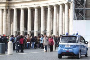 Piazza S. Pietro il giorno prima dell'inizio Conclave