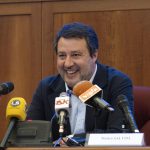 Salvini critica la corte costituzionale sulla sentenza della fecondazione assistita e riapre il dibattito politico in Italia