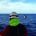 Scafista si getta in mare prima del soccorso a lampedusa, tre morti tra cui due bambini