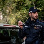 Scoperto a torre gaia con targa alterata durante guida con cellulare, denunciato