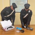 Scoperto un arsenale e un laboratorio di droga nascosti in un appartamento al quarticciolo