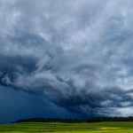 Meteo venerdì 9 maggio 2025: piogge al Nord, schiarite al Sud e allerta su Roma