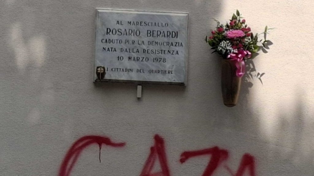 Scritta_%22gaza%22_sotto_la_lapide
