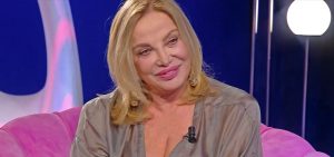 Simona_izzo_ospite_a_la_volta_