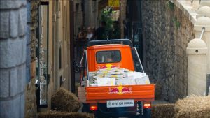 Sirolo_ospita_red_bull_ape_rus