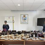 Sospettata di peculato a borutta: sequestro di beni e sospensione per 360mila euro sottratti al comune