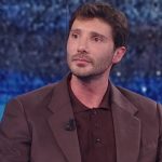 Stefano de martino racconta il passaggio da amici a inviato de l’isola dei famosi e il suo piano b nel lavoro