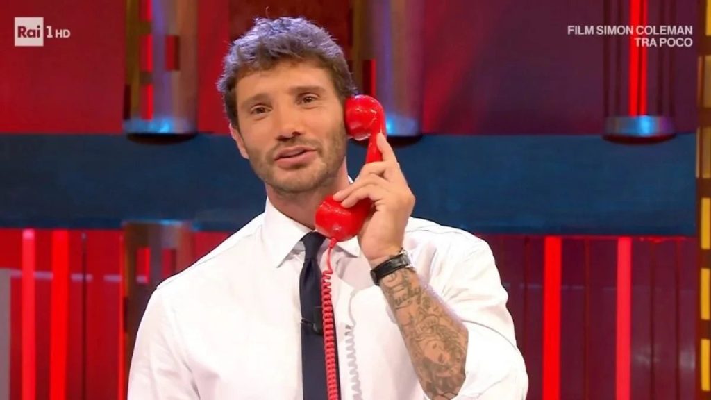 Striscia_la_notizia_punta_il_d
