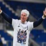 Striscioni per gasperini e contestazione a pagliuca davanti alla sede dell’atalanta