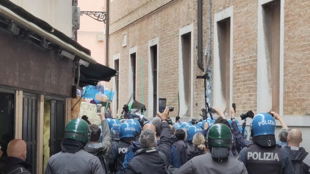 Tensione_a_venezia_durante_man