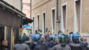 Tensione_a_venezia_durante_man