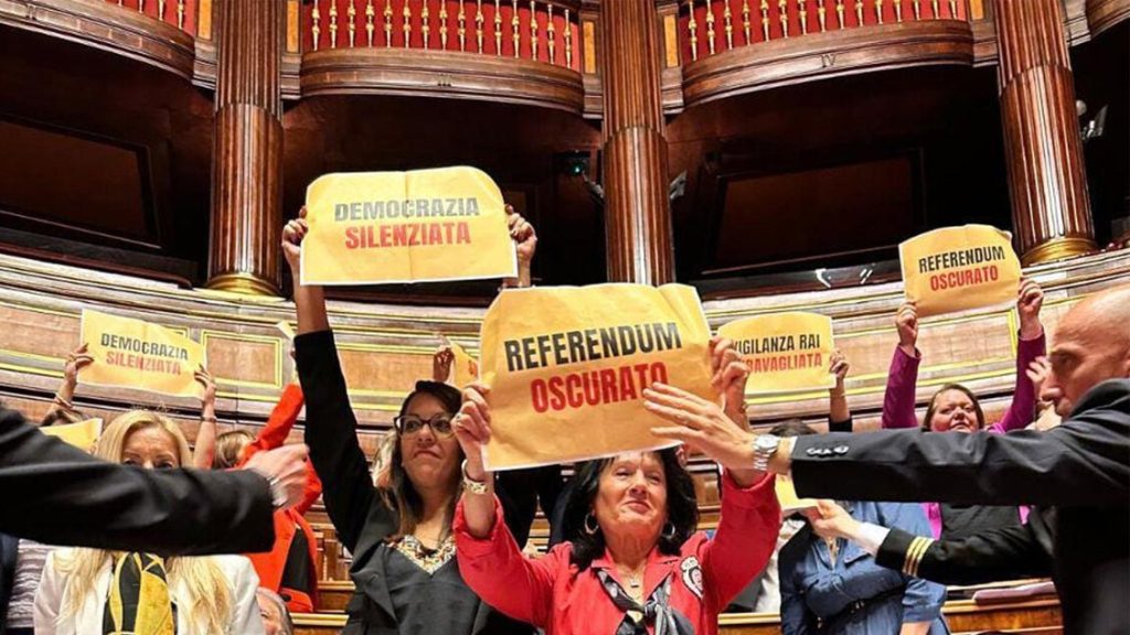 Tensioni_in_senato_tra_M5S_e_c