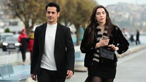 Tradimento-Tolga-Caner-Sahin-e-Oylum-Feyza-Sevil-Gungor-0917_F1