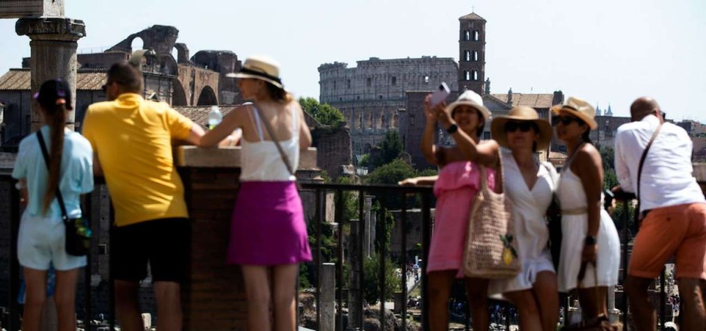 Trend_viaggi_2025%3A_italiani_ed