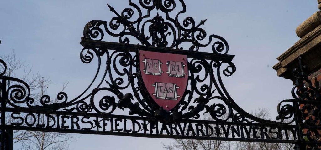 Trump_vieta_a_Harvard_di_iscri