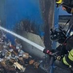 Un incendio sviluppato all’esterno del supermercato lidl crea panico tra i clienti