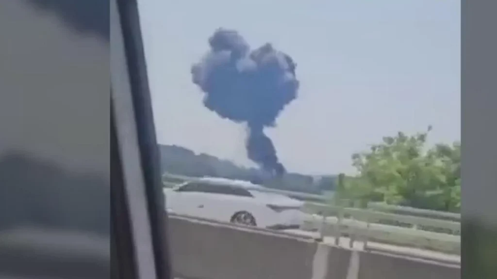 Un_incidente_aereo_rompe_la_qu
