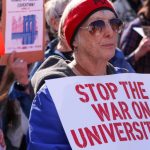 Università americane alzano barriere per studenti cinesi: motivi economici e sicurezza nazionale dietro la revoca dei visti