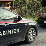 Uomo cade dal quinto piano a roma mentre monta una zanzariera, tragedia nel quartiere testaccio