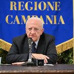 Vincenzo de luca e il femminicidio di martina carbonaro: critiche per il commento sul fidanzamento precoce a 12 anni