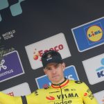 Wout van aert vince la nona tappa del giro d’Italia da Gubbio a Siena e Isaac del Toro conquista la maglia rosa
