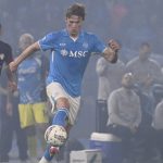 a Napoli esplode la festa per il gol di McTominay decisivo nello scontro con il Cagliari