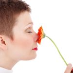 Come eliminare i cattivi odori dai tessuti in casa: guida completa
