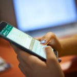 come leggere i messaggi WhatsApp senza attivare la spunta blu: metodi semplici e pratici