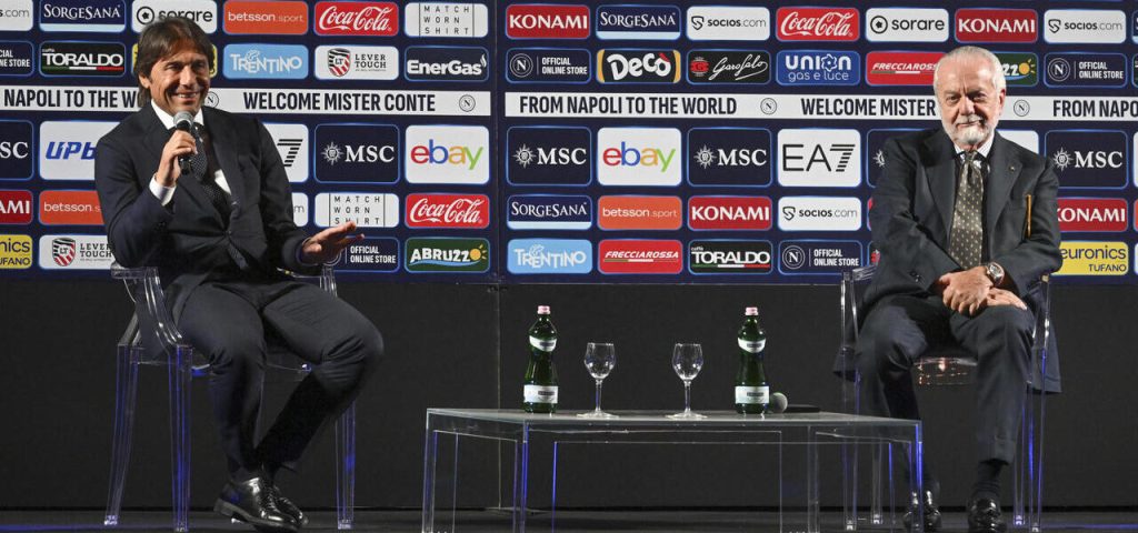 Calcio: Conte, 'emozione per l'accoglienza di Napoli'