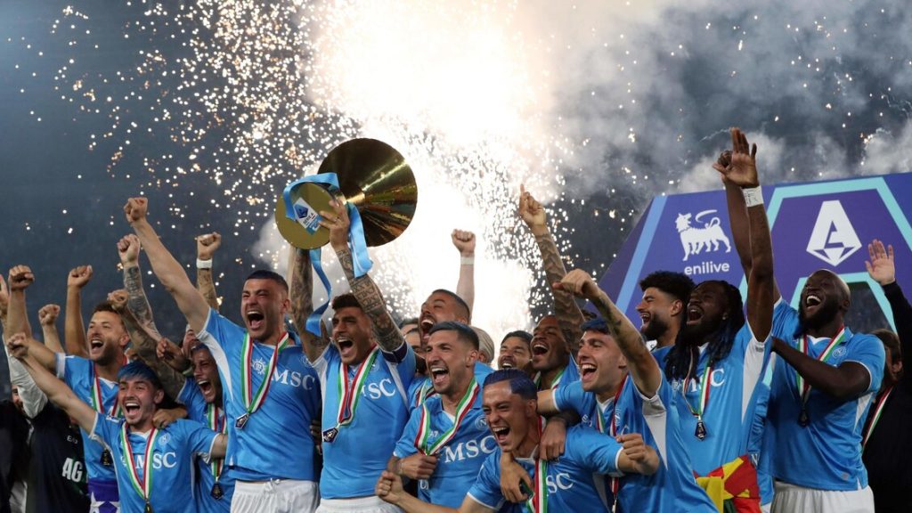 i_giocatori_del_napoli_sfoggia