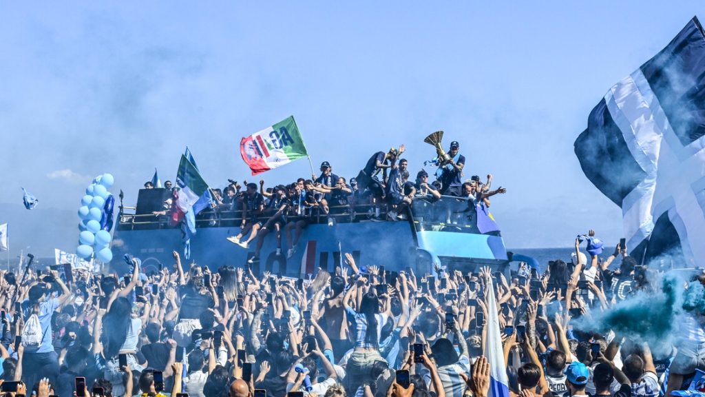 il_lungomare_di_Napoli_invaso_