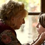 sotto le foglie di françois ozon, un giallo psicologico tra relazioni familiari e mistero in borgogna