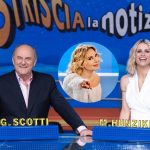 striscia la notizia celebra barbara d’urso a 68 anni con un montaggio tra ricordi e polemiche
