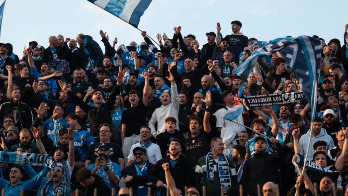 tifosi_del_Napoli_in_massa_al_