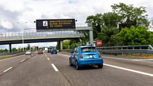 una_fiat_500_elettrica_compie_