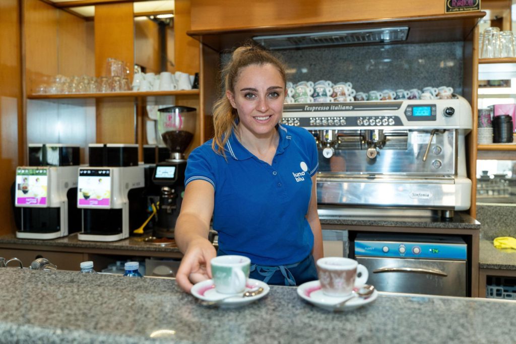 Alessia_cutolo_firma_il_primo_