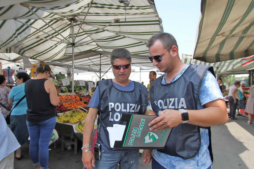 Controlli_al_mercato_di_pieve_