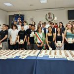 Diciotto anni e la costituzione italiana: la consegna simbolica ai neo maggiorenni del comune