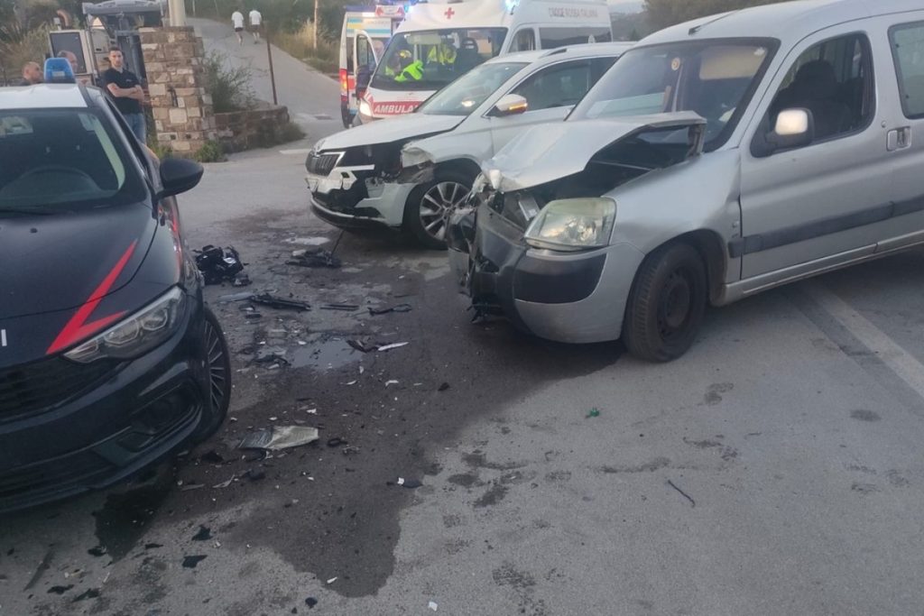 Incidente_con_tre_auto_e_famig