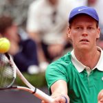 Jannik sinner festeggia 52 settimane consecutive al numero 1 del ranking Atp durante Roland Garros 2025