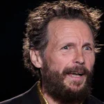 Lorenzo jovanotti dedica parole di sostegno ad angelina mango durante il concerto a bologna