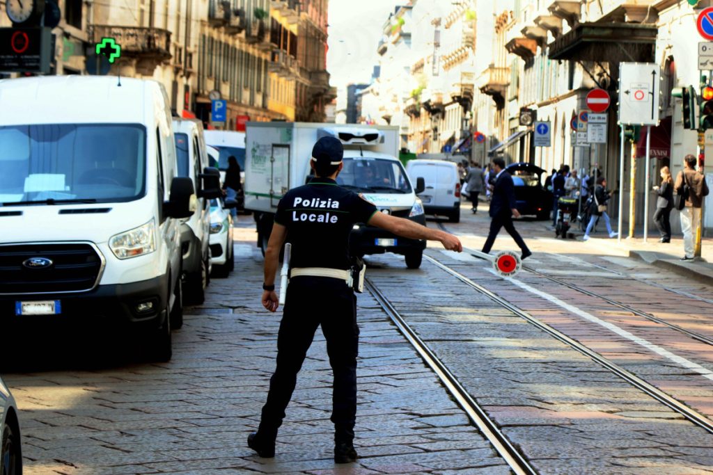 Multe_a_Milano%3A_quasi_205_mili