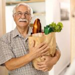Spesa scontata se hai più di 60 anni: ecco i supermercati che ti fanno lo sconto ogni settimana
