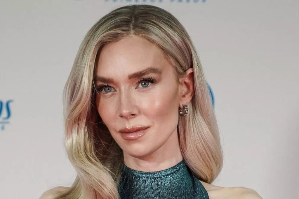 Vanessa_kirby_incinta_mostra_i