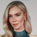 Vanessa kirby incinta mostra il pancione al ccxp mexico prima dell’uscita di i fantastici 4: gli inizi