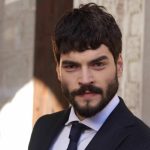 tensioni e misteri nella nuova puntata di hercai: nuove rivelazioni minacciano la pace tra le famiglie